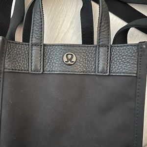 Lululemon purse with adjustable strap